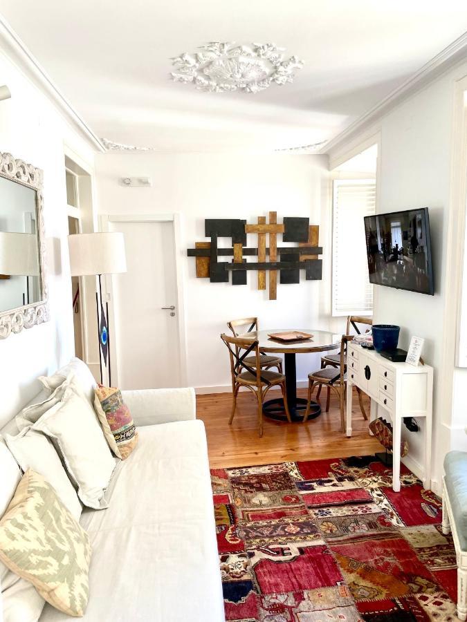 Bright And Spacious Three Bedroom In The Heart Of Apartment