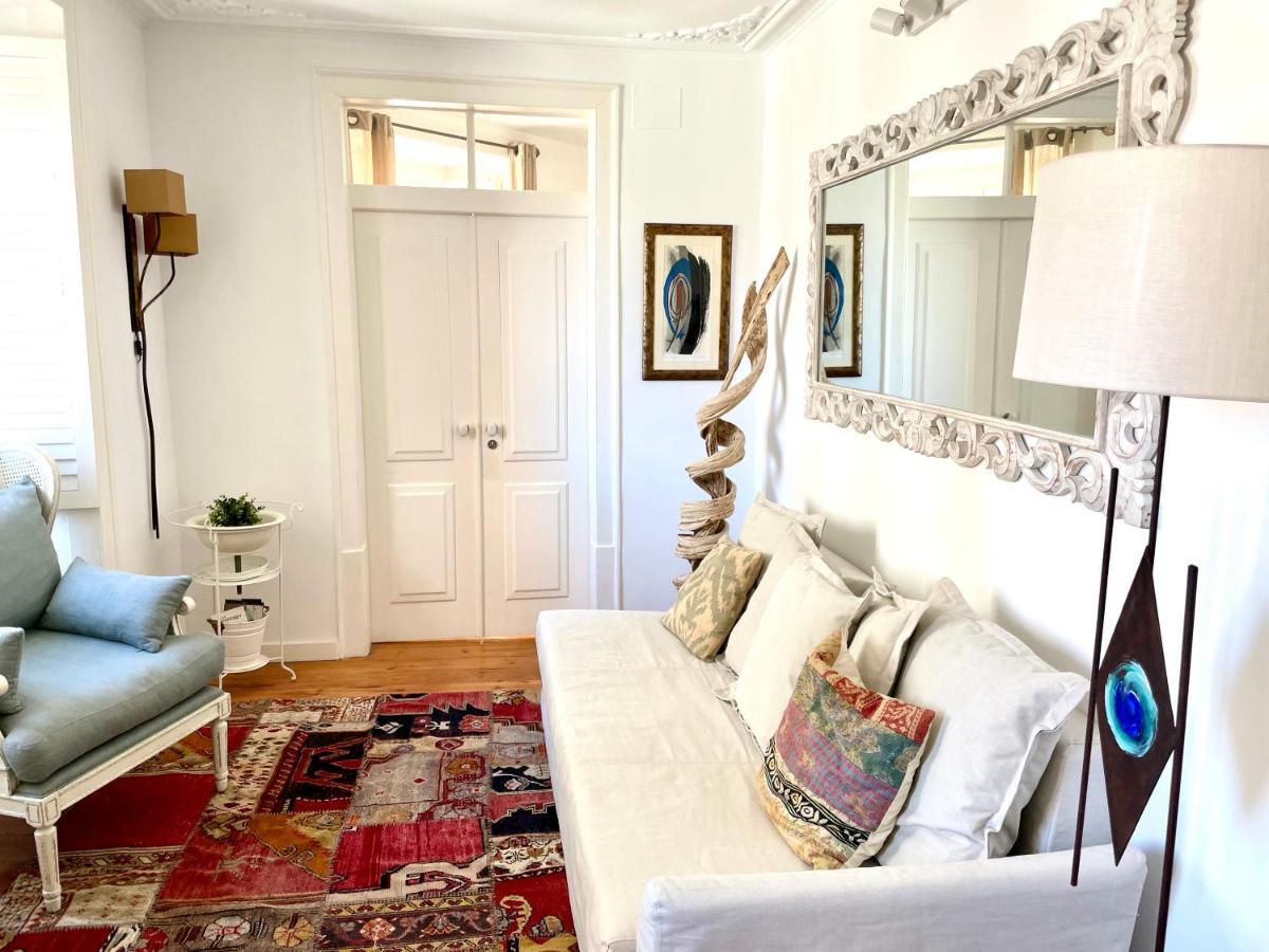 Bright And Spacious Three Bedroom In The Heart Of Lisbon