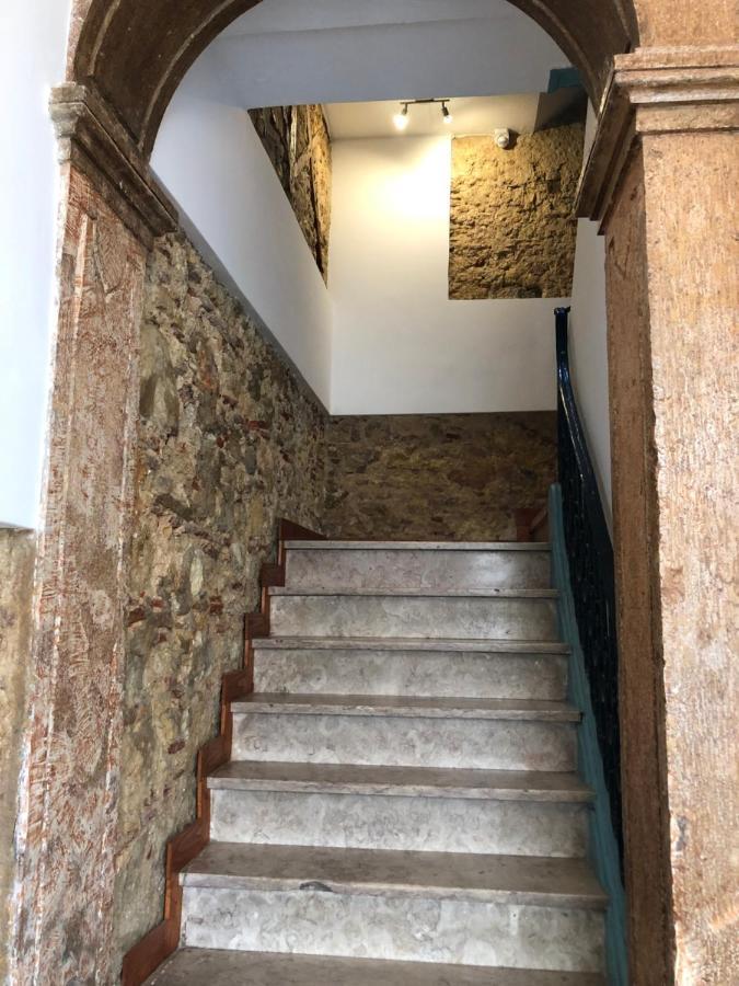 Apartment Bright And Spacious Three Bedroom In The Heart Of
